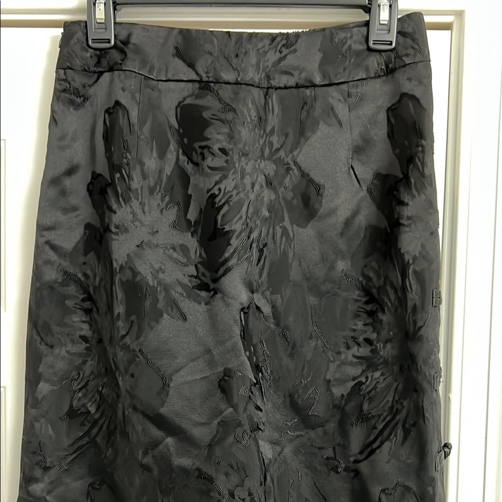 Elegant Black Women's Rose Skirt - Picture 2 of 7